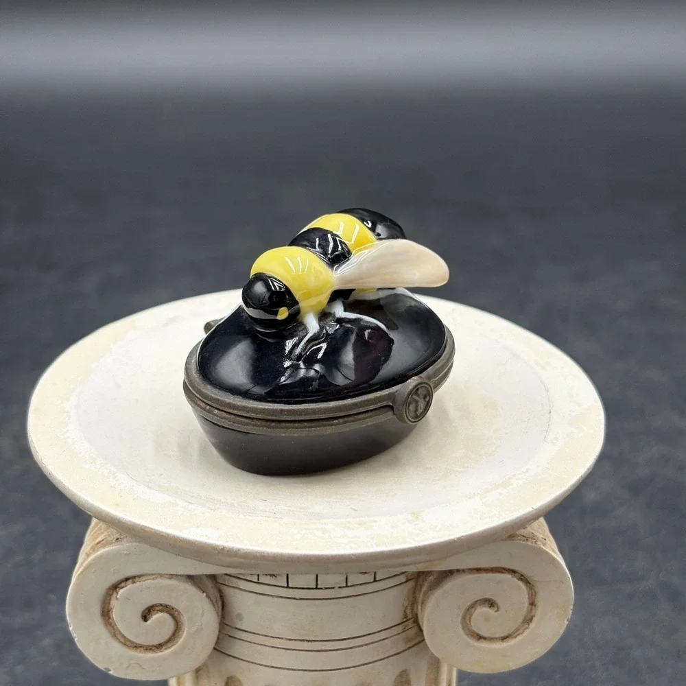 Vtg Dept 56 Bumblebee Porcelain Trinket Black Yellow Bee Happy Hinged Pill Box